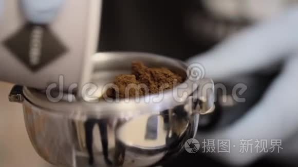 巴里斯塔制作卡布奇诺特写高清视频