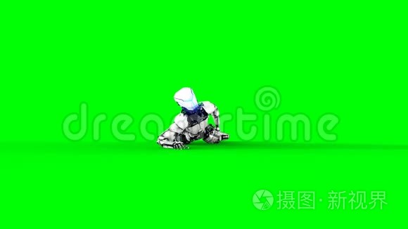 机器人在爬行。 真实的运动和反射。 4K绿屏镜头..