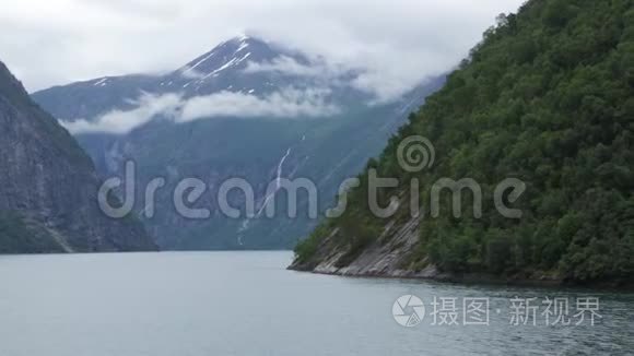 挪威峡湾渡轮上的景色视频