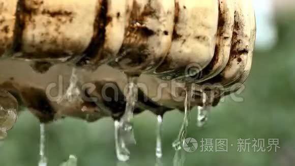 水滴状的喷水视频