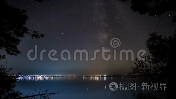 夜空中星星的移动视频