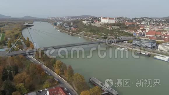 布拉迪斯拉发多瑙河现代桥视频