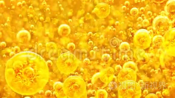 黄金背景，有大大小小的金泡油，里面有一种黄金液体，油，蜂蜜，啤酒，果汁