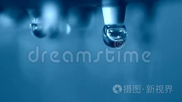 蓝色的水滴视频