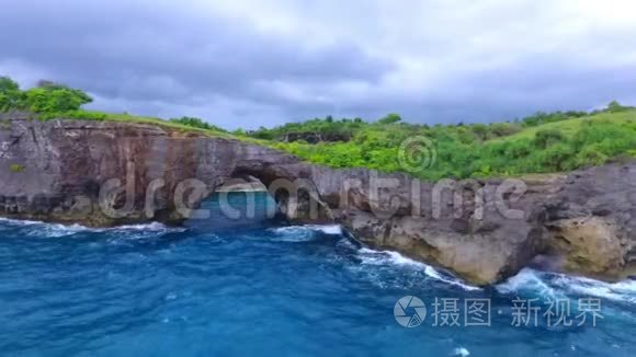 美丽的观点kelingking海滩在努沙佩尼达岛巴厘岛印度尼西亚无人视野