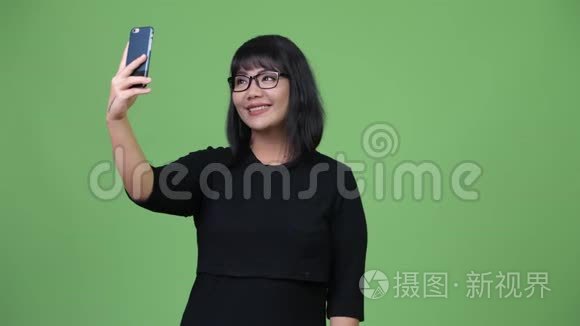 美丽的亚洲女商人自拍视频