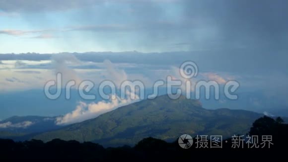 乌云在山上流动视频