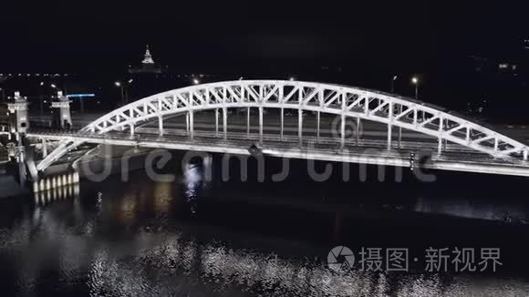 卢日尼基地铁大桥视频