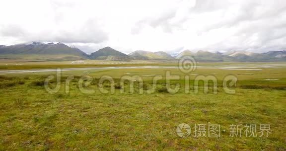 4k云团滚滚翻过西藏山，河水流淌草原