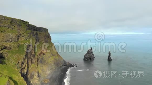 雷尼斯法哈拉黑沙滩视频