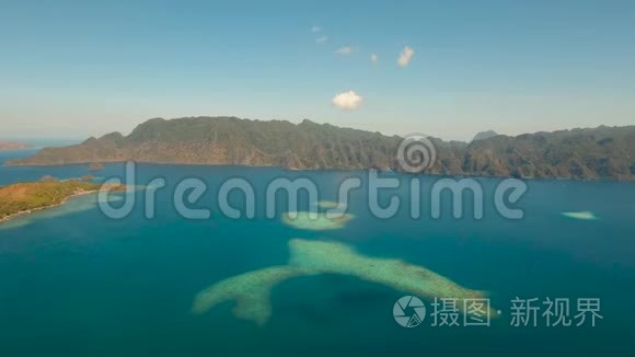 环礁湖和岛屿的海景