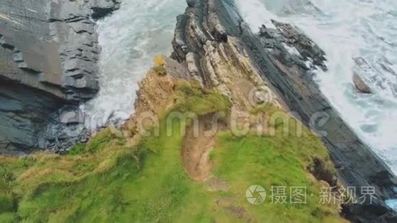 从海面上飞过的狂野海水视频