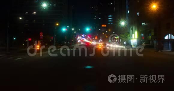 东京新宿霓虹灯街的夜间时间视频