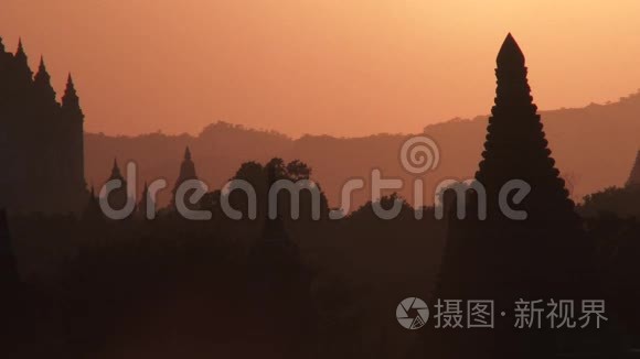 缅甸日落时的古巴根寺庙视频