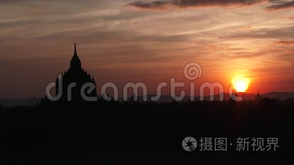 缅甸日落时的古巴根寺庙视频