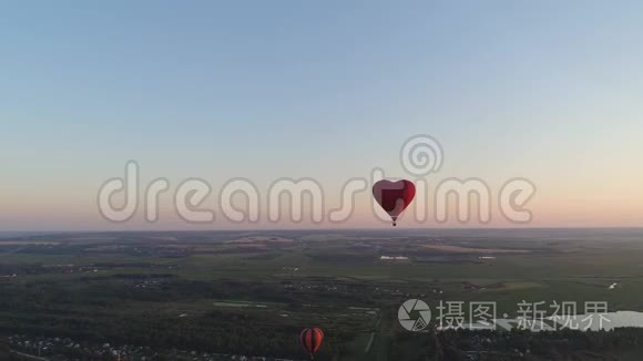 热气球形状的心脏天空视频