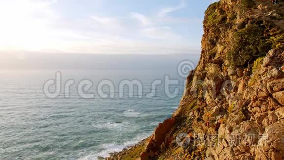 大西洋上葡萄牙罗卡角岩石海岸视频