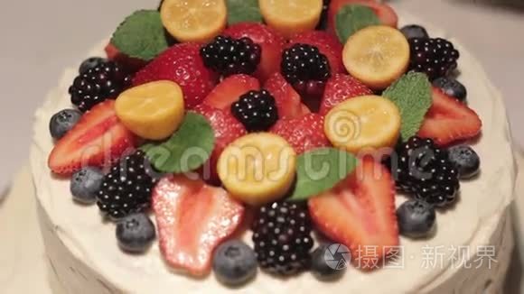 浆果草莓蛋糕装饰视频