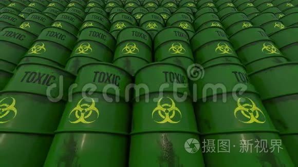 有毒物质的绿色桶. 低角度视角. 4k无缝循环动画,pro res短视频
