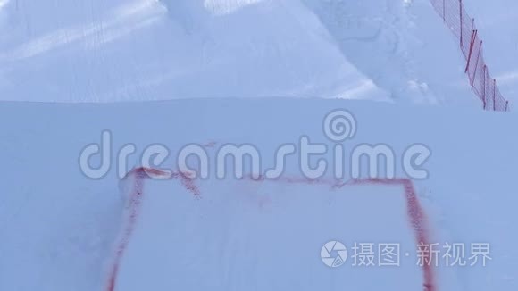 极限滑雪板和滑雪视频