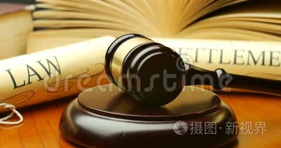 律师、出庭律师、出庭律师和法官的法律和解