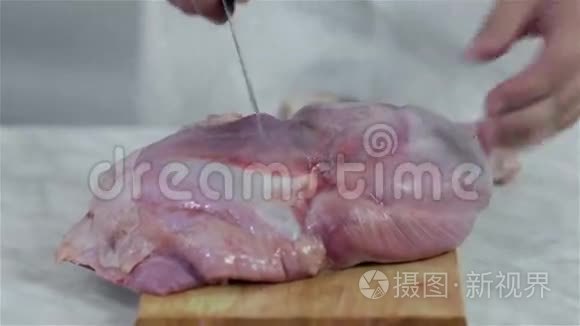 准备火鸡肉的牛排视频