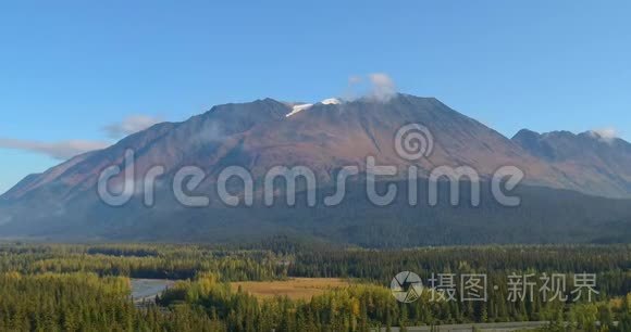 丘加奇山脉的荒野景色视频