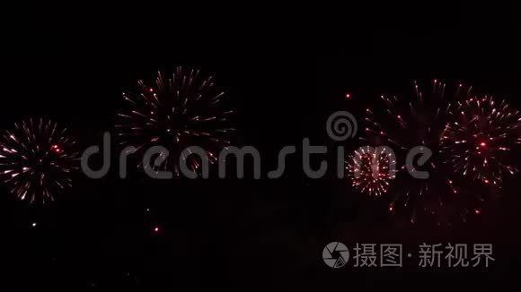 夜空中五彩缤纷的烟花视频