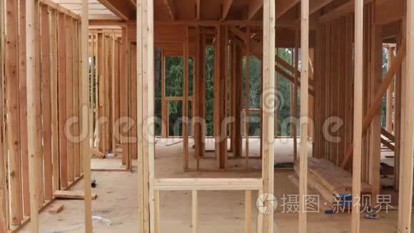 新建住宅建筑用木梁视频