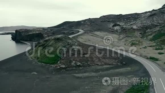 雄伟的空中飞行穿越史诗般的冰岛景观