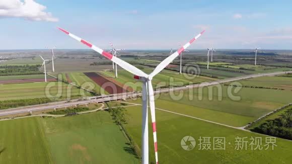 田间风力涡轮机农场的鸟瞰图。 奥地利。 能源生产的Drone观点