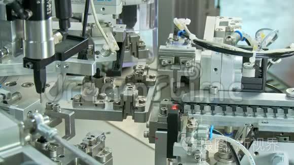 小型零件、机械臂加工先进工业生产线