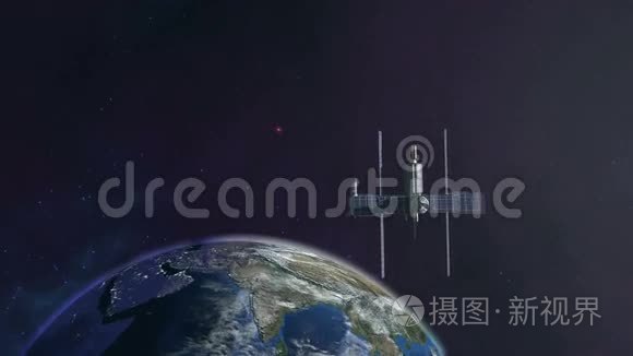 4K地球背景下飞入轨道的空间站