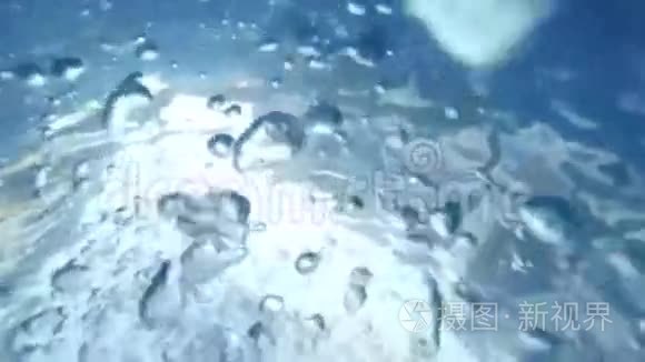 水中的气泡视频