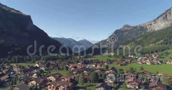 瑞士阿尔卑斯山的宁静海景