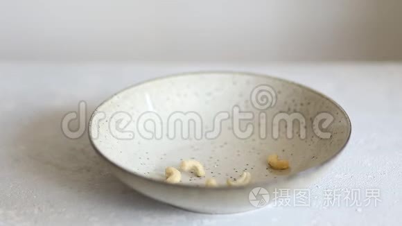 提供健康早餐和餐桌上的食物视频