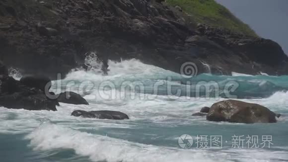 海浪对悬崖或海岸线的影响视频