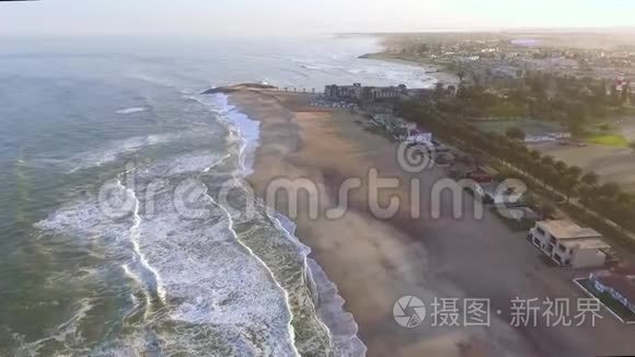 斯瓦科普蒙德的景色和大西洋的波浪。