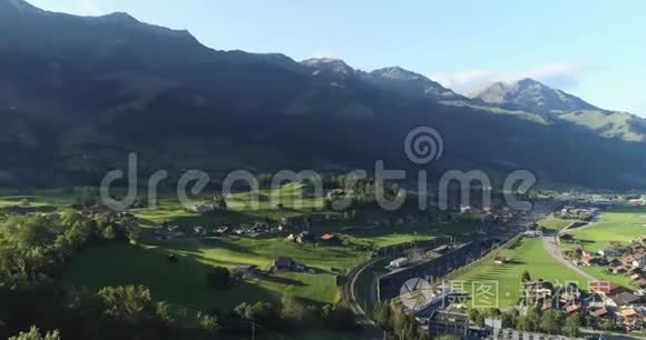瑞士阿尔卑斯山的宁静海景