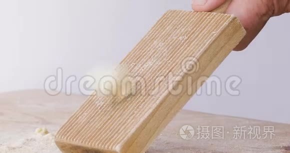 木制桌上自制意大利面食视频