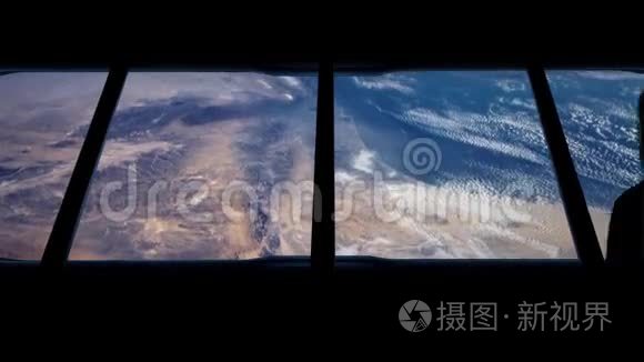 宇航员从轨道上眺望地球视频