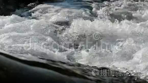 奥地利高山河上的瀑布视频