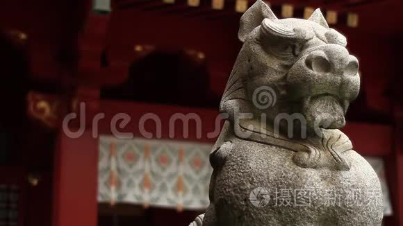 东京坎达神社的石像守护犬视频