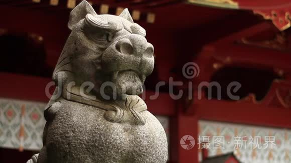 东京坎达神社的石像守护犬视频