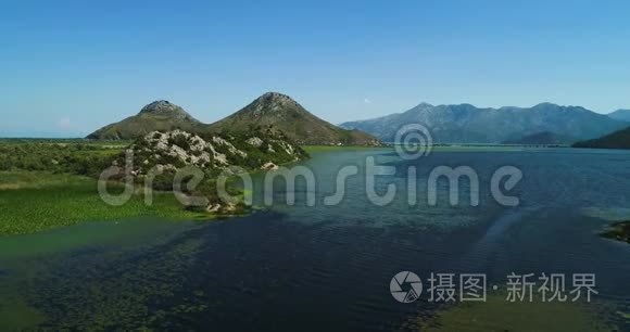 晴天在山上鸟瞰斯卡达尔湖的美丽景观.. 黑山。 湖的领地