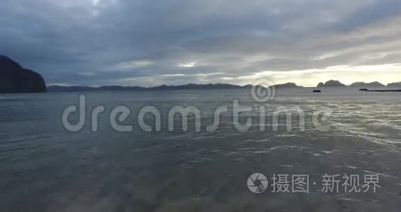 海滩上的海浪