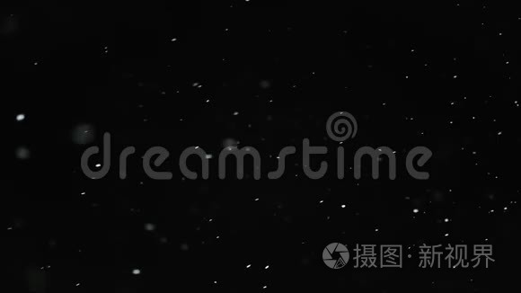 从夜空落下的雪粒视频