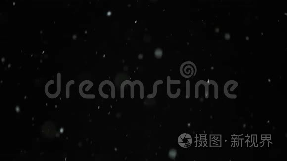 从夜空落下的雪粒视频