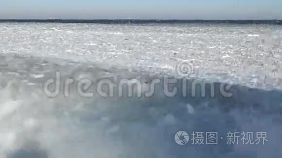 海岸附近海面漂浮的冰视频