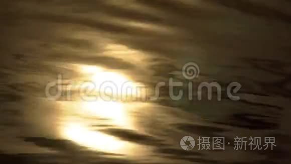 太阳在水中的反射视频